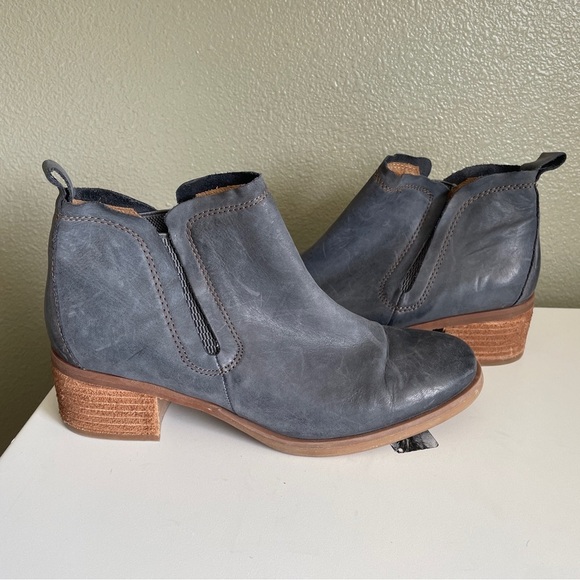 Korks Ease Tea Chelsea Booties- 7M - Picture 3 of 9